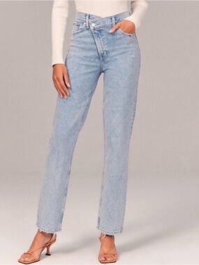 Abercrombie & Fitch The 90s Straight Ultra High Rise Straight Leg Jeans